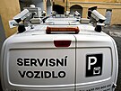 Parkovn v plzeskch ulicch kontroluje automobil vybaven kamerovm...