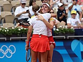 Karolína Muchová a Linda Nosková ve tvrtfinále  tyhry. (1. srpna 2024)
