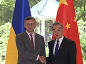 Ukrajinský ministr zahranií Dmytro Kuleba se v Pekingu setkal se svým ínským...