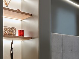 LED pásky vytvá�ejí z polic v nice atraktivní prvek.