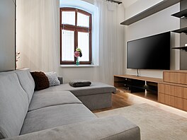 Velká luxusní pohovka má �aloun�ní ze zát�ové látky s kvalitou 90 000...