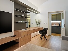 Proto�e je majitelka bytu �ena, p�ála si pro potencionálního zájemce (dvojici...