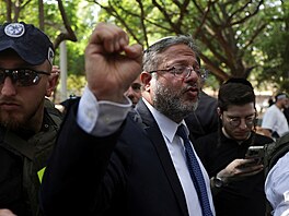 Izraelci prohledávají park ve m�st� Cholon, kde palestinský úto�ník pobodal...