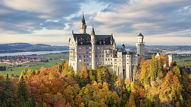 Neuschwanstein inspiroval Walta Disneye pro jeho logo.