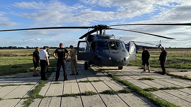 esk Black Hawk v Severn Makedonii pomhal chrnit ped pory obydlen oblasti v zemi. Posdka vrtulnku se vrtila ze Severn Makedonie.