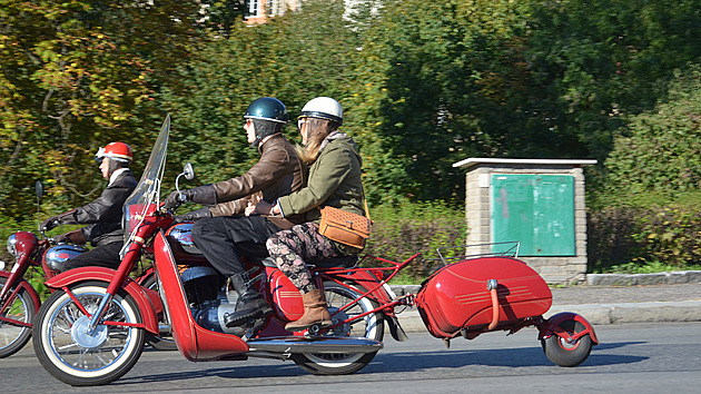 Pro motocykly a sktry se vyrbly mal nvsn vozky PAv-40.