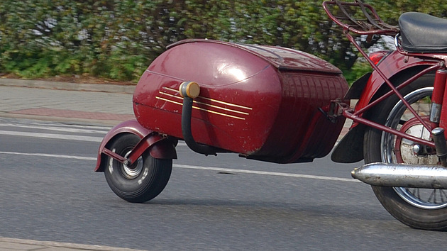 Pro motocykly a sktry se vyrbly mal nvsn vozky PAv-40.