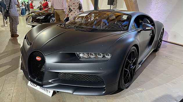 Matn Bugatti Chiron zedice 110 let Bugatti, kter zaujme karoseri z pohledovho karbonu, se mlem stalo nejdram autem na aukci.