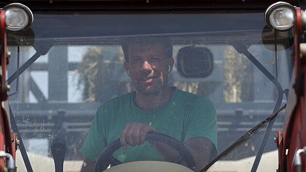 �Koupil jsem si traktor s my�lenkou, �e usu��m n�jak� seno. Jen�e m� se ty hobby projekty zkr�tka v�dycky vymknou,� ��k� Jan Bezd�k.