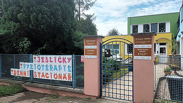 Litom��ick� centrum Srd��ko se zam��uje na t�i skupiny u�ivatel�. V jesl�ch je 20 zdrav�ch d�t�, do d�tsk� skupiny Zdrav� �koli�ka doch�z� 15 zdrav�ch d�t� a v denn�m stacion��i je 27 zdravotn� handicapovan�ch klient�.