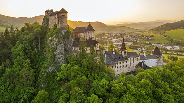Oravský hrad. Krom archeologických, etnografických a pírodopisných expozic tu...