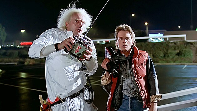 Michael J. Fox a Christopher Lloyd v legendární komedii Návrat do budoucnosti...