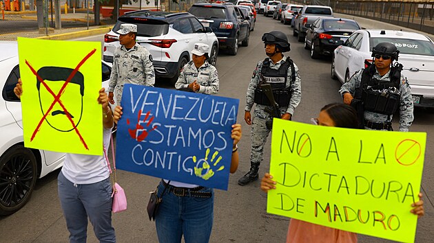 Lid� se ��astn� protestu proti v�sledk�m voleb, kter� venezuelsk�mu...