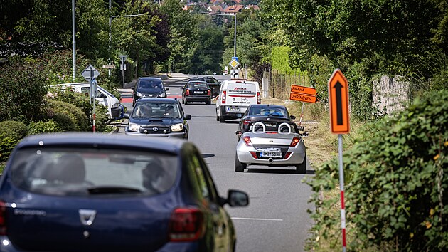 V anech u Prahy zan rozshl rekonstrukce ernokosteleck ulice. Na snmku je dopravn situace na objzdn trase v Olivov ulici. (1. srpna 2024)