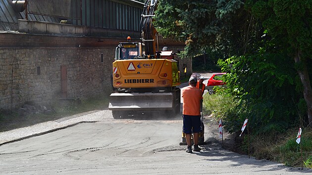 eleznin pejezd v Pelinch prochz stavebn pravou. Sprva eleznic u nj po geodetickm men zjistila, e vozovka nevyhovuje z hlediska nivelity. (1. srpna 2024)