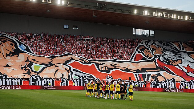 Choreo fanoušků Slavie asistuje nástupu fotbalistů Slavie a Unionu St. Gilloise... Choreo fanoušků Slavie asistuje nástupu fotbalistů Slavie a Unionu St. Gilloise...