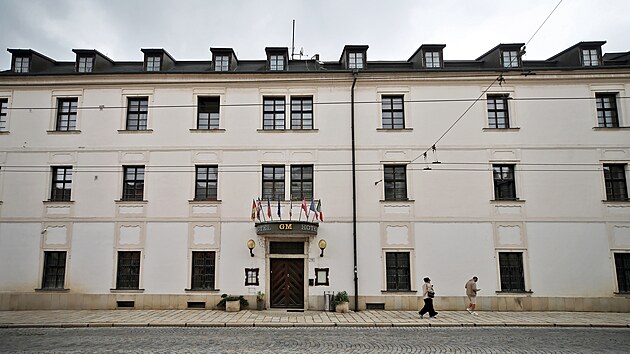 Hotel Gustav Mahler m novho majitele. Ten hled provozovatele, kter by jej znovu otevel coby kvalitn hotel. V poslednch mscch zde byli jen ukrajint uprchlci. Nyn je arel przdn a oputn.