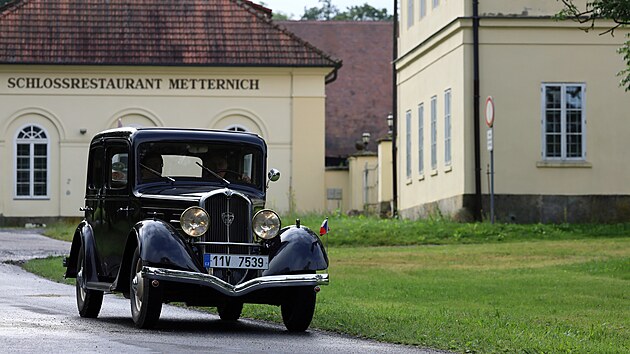 Soust nedlnho programu 22. ronku Karlovarsk Veteran Rallye byla nvtva zmku Kynvart. (4. srpna 2024)