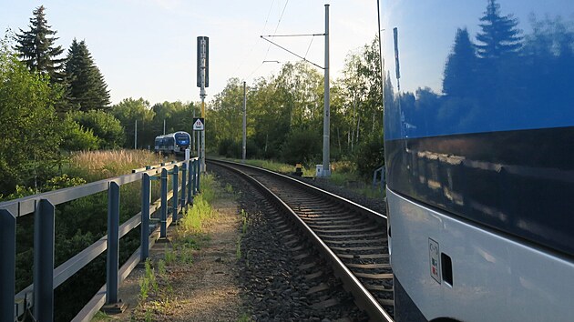 Spn vlak projel v ter v Chodov na Sokolovsku na ervenou a zastavil pouhch 97 metr od protijedoucho osobnho vlaku. (6. ervna 2024)