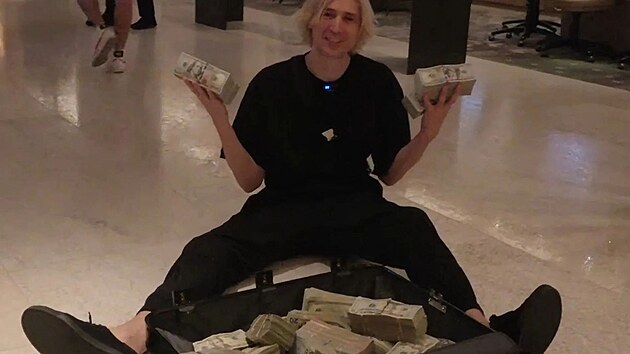 Streamer Flix Lengyel aka xQc vydlal na Twitchi miliony, stejn se nechal pethnout konkurenn platformou Kick.