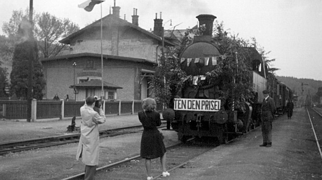 Obsazovac vlak s eskmi eleznii ve stanici Lichkov, 26. 5. 1945. GPS: 50.0975658N, 16.6606364E