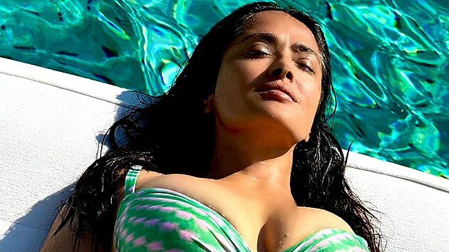 Salma Hayekov v plavkch (31. ervence 2024)