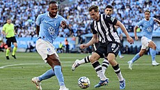 Isaac Kiese Thelin (vlevo) z Malmö a Tomasz Kedziora z PAOK Solu.