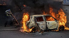 Erupce násilí. Protesty vyvolané vra�dou t�í dívek p�erostly v nezvladatelné...
