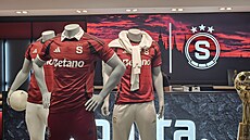 Spar�anský fanshop na pra�ském leti�ti.