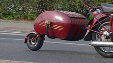 Pro motocykly a skútry se vyrábly malé návsné vozíky PAv-40.