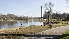 Takto by m�la lávka mezi Lovosicemi a Pí��any vypadat.