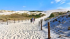 Turisté mohou vstoupit jen na �ást píse�né krajiny, zbytek je chrán�ný a...