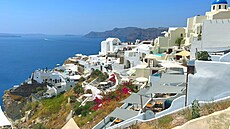 Oia je i p�es nával turist� nádherná.