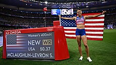 Ameri�anka Sydney McLaughlinová-Levroneová jednozna�n� opanovala finále b�hu na...
