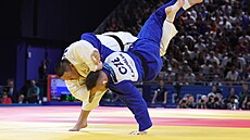 Luká� Krpálek kon�í. Japonec Tacuru Saitó vyu�il své váhové p�evahy a �eského...