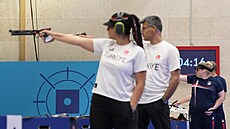 Turecký sportovní stelec Yusuf Dikec piel na stelbu  s dioptrickými...