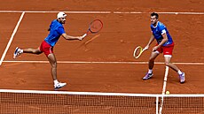 Tomá� Machá� a Adam Pavlásek b�hem zápasu o t�etí místo.