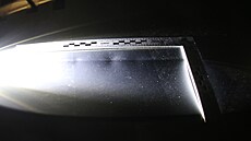 Na policejním voze vznikla �koda p�esahující deset tisíc korun.