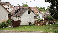 Rodinný d�m v Kameni�ce, který na po�átku �ervence zachvátilo po�ár. T�sn� p�ed...