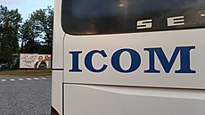Autobusy dopravní spole�nosti ICOM transport na jihlavském autobusovém nádra�í....