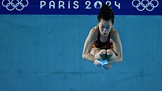 �í�anka �chüan Chung-�chan p�i skoku do vody.