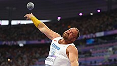 Tomá� Stan�k vrhá kouli ve finále v Pa�í�i.