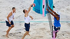 Plá�oví volejbalisté Ond�ej Peru�i� a David Schweiner v akci.