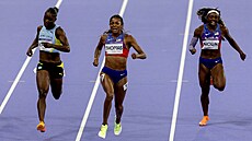 Amerianka Gabrielle Thomasová dobíhá jako první do cíle v bhu na 200 metr.