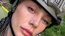 Ukrajinská zpvaka Tina Karol podstoupila vojenský výcvik, aby se stala...