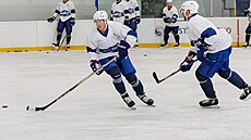 Robert �í�ka (vlevo) na tréninku Komety Brno.