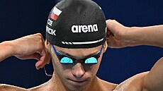 �eský plavec Daniel Gracík p�ed rozplavbou na 100 metr� motýlek.