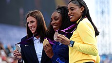 Zuzana Hejnová (vlevo) p�evzala v Pa�í�i olympijské st�íbro z her v Londýn�...