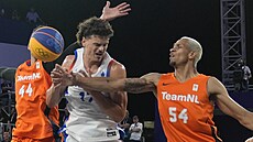 Francouz Jules Rambaut elí nizozemské pesile ve finálovém duelu turnaje v...