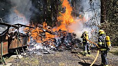 Hasi�i likvidovali po�ár v�elína v Ostrov� na Karlovarsku. (6. srpna 2024)